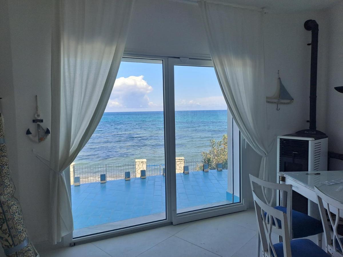 Blue Life, Sea-Luxury Rooms On The Beach Between Palermo And Cefalu' Кастельдачча Экстерьер фото