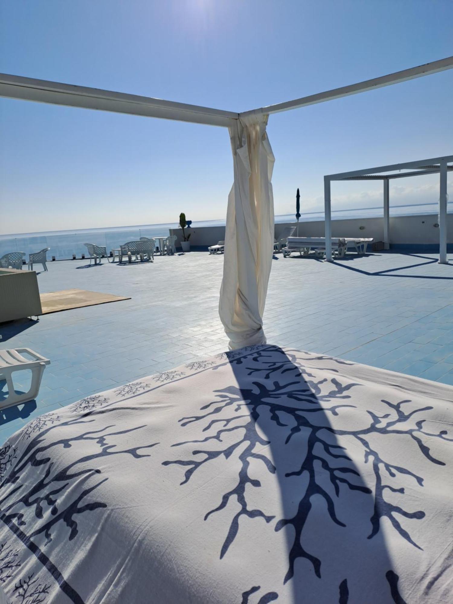 Blue Life, Sea-Luxury Rooms On The Beach Between Palermo And Cefalu' Кастельдачча Экстерьер фото