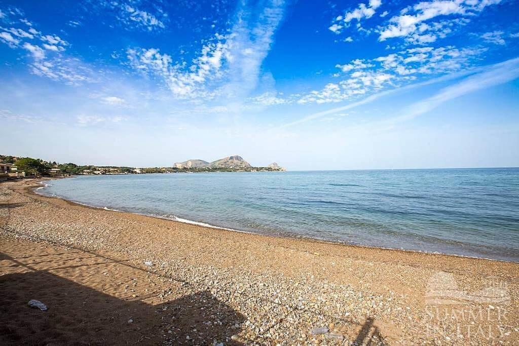Blue Life, Sea-Luxury Rooms On The Beach Between Palermo And Cefalu' Кастельдачча Экстерьер фото